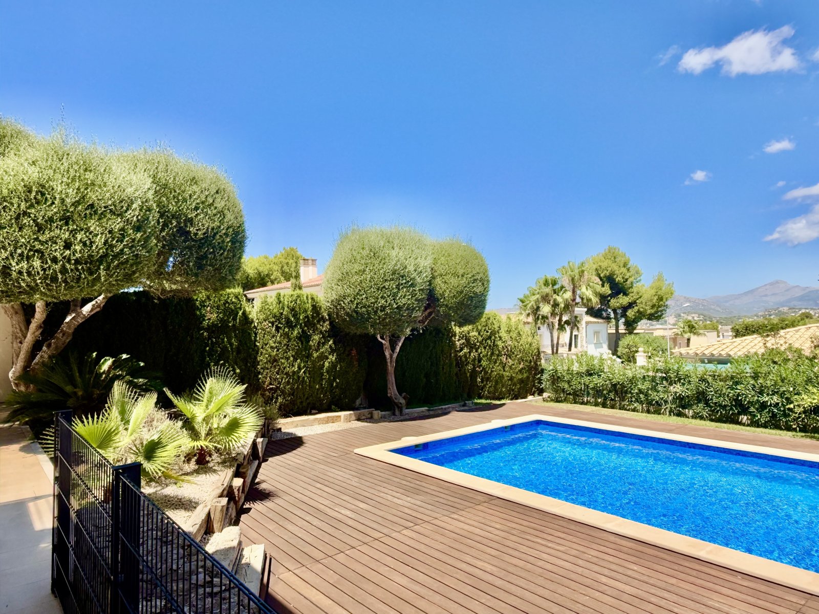 Exklusive Villa mit Pool und Sauna in Top-Lage Exklusive Villa mit Pool und Sauna in Top-Lage